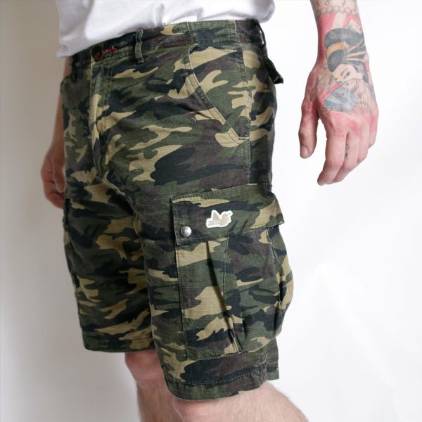 ss17_shorts_container_woodland-camo_3